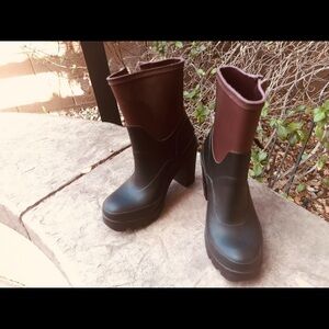 Stylish Women's Black and Brown Boots